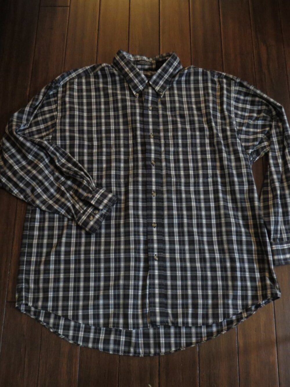 Van Heusen XL 17-17.5   Wrinkle Free Button Down Long Sleeve Shirt Plaid White B
